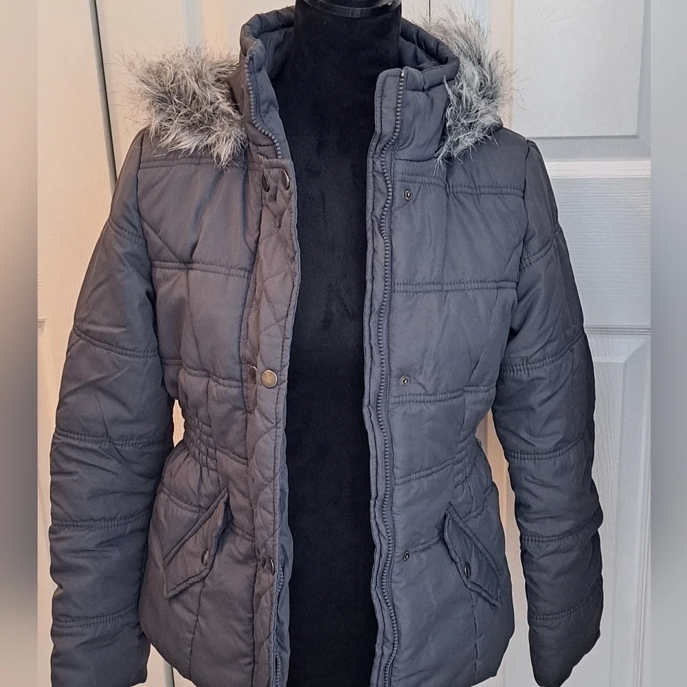 Krush Puffer Jacket With A Faux Fur Trim Hood    Size M